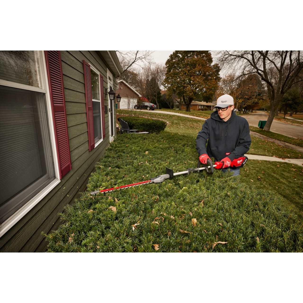 M18 FUEL™ QUIK-LOK™ Hedge Trimmer Attachment - Image 3